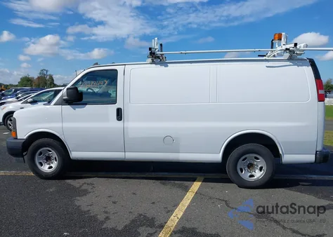 2017 Chevrolet Express 2500 Work Van z USA, uszkodzony, nr VIN 1GCWGAFFXH1277638
